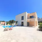 Villa Paula With Private Pool Close To The And Strip Albufeira