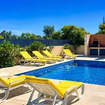 Villa Paula With Private Pool Close To The And Strip
