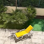 Paula With Private Pool Close To The And Strip